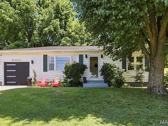 3rd image of 827 Bee Tree Ln