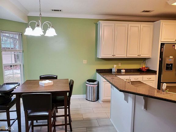 3rd image of 2032 Pinemount Blvd