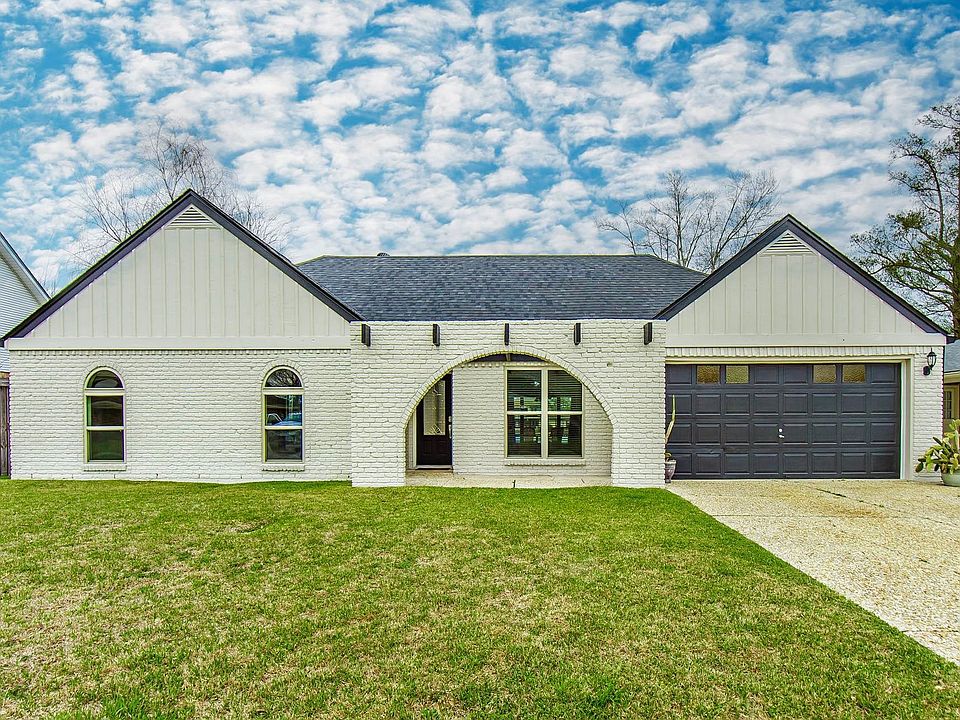 1st image of 228 Lake Crescent Cir