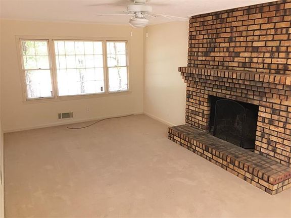 4th image of 720 Shannon Ln