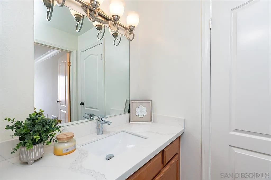 840 Turquoise St — Photo 2