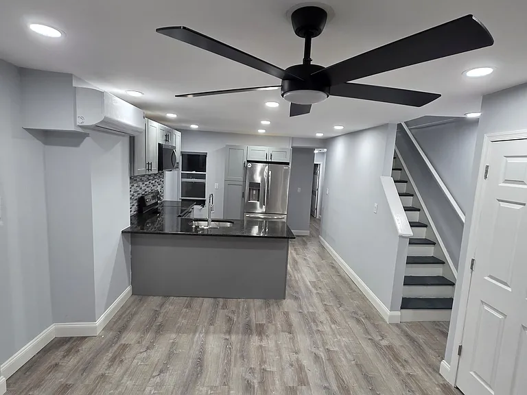 715 W Huntingdon St — Photo 3