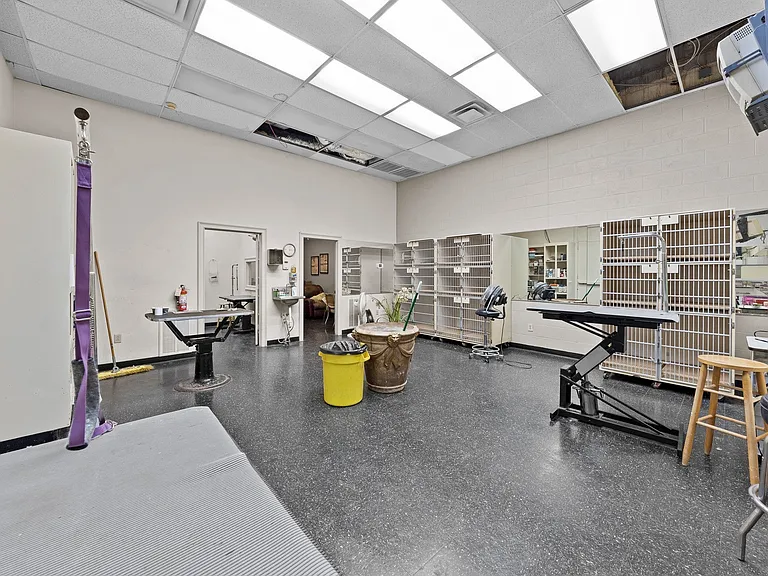 306 Orlando Ave — Photo 8