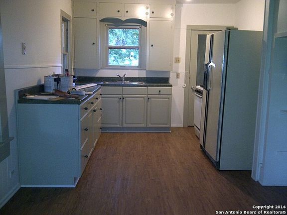 4th image of 139 Melrose Pl