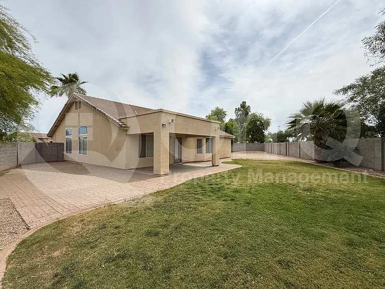 1139 E Morgan Ct — Photo 28
