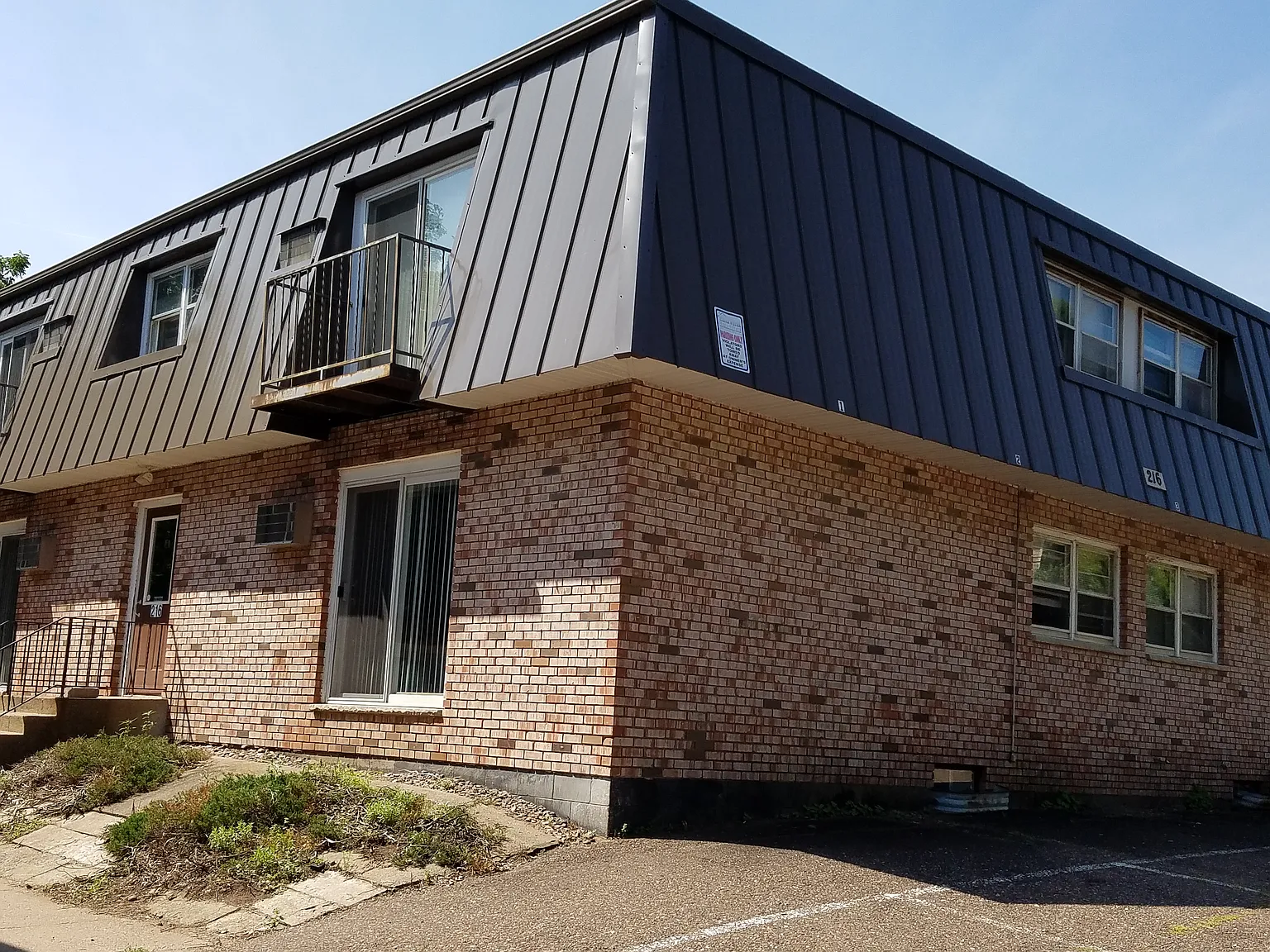 3 bed, 1.5 bath, $1,290 — Photo 2