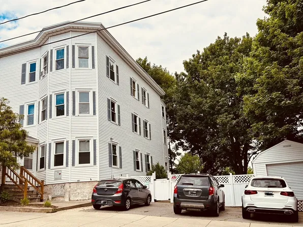 497 Sawyer St, New Bedford, MA 02746