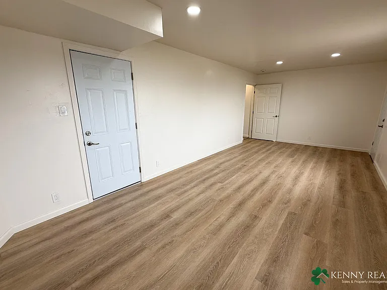 840 Templeton Ave — Photo 18