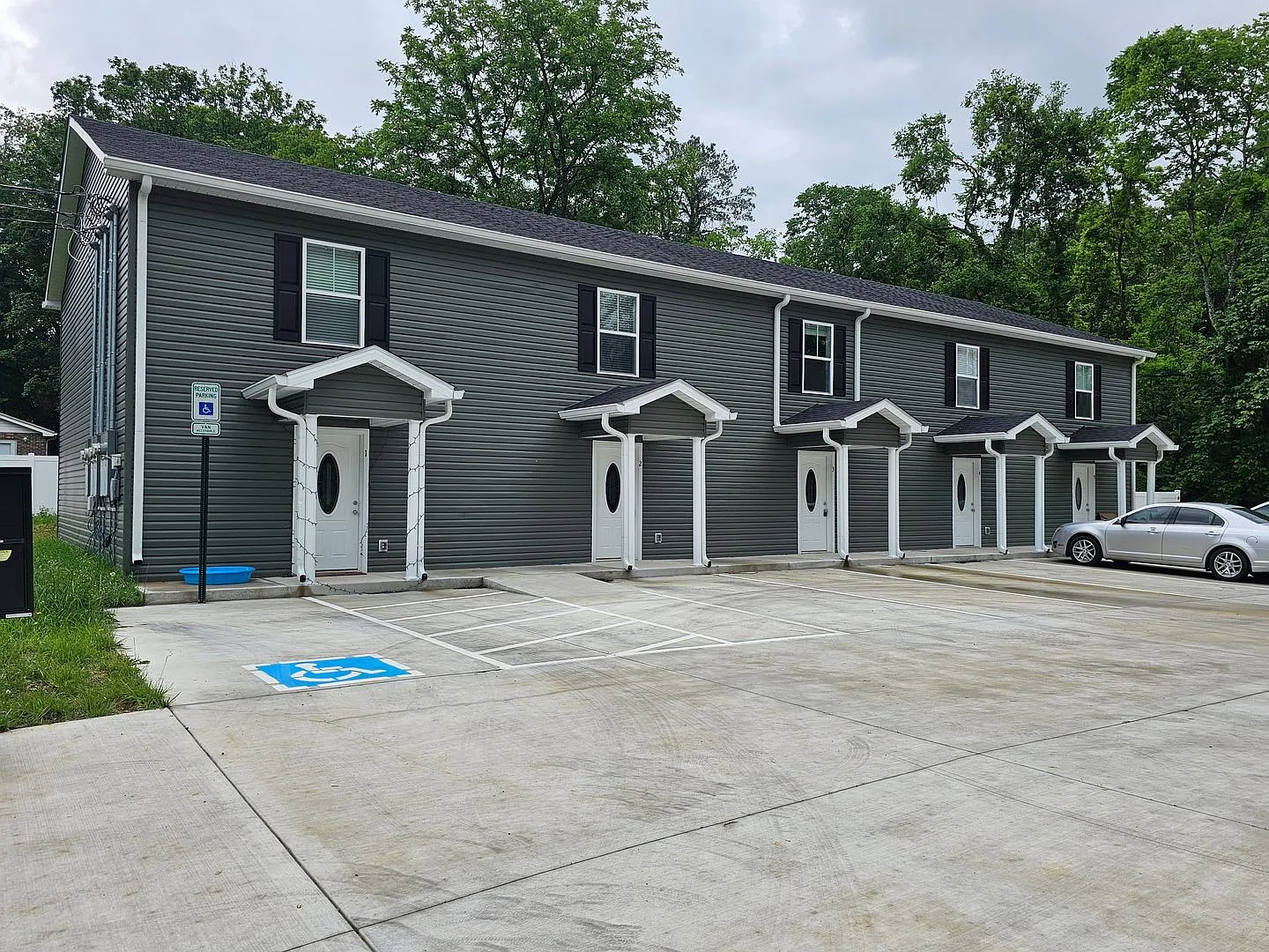 1/2 OFF 1st MONTH!!...Modern Townhome Available Now in Tullahoma — Photo 1