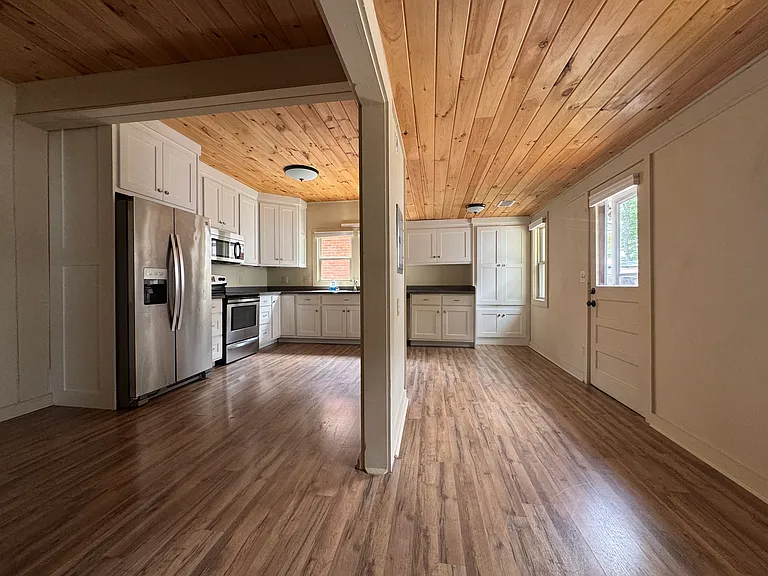 385 Main St — Photo 6