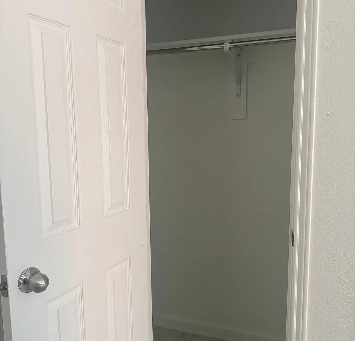 4 bed, 2374 sqft, $2,750 — Photo 4