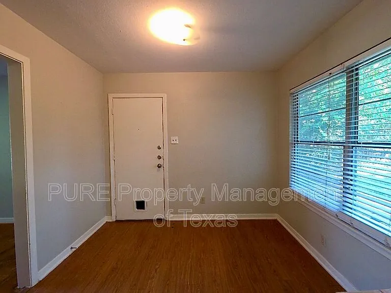 1408 Glencrest Dr — Photo 8
