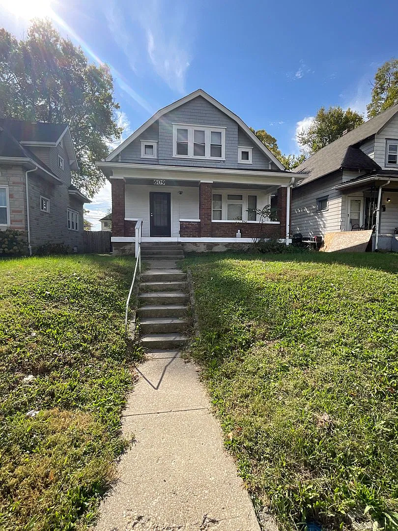 2 bedroom 1 Bath Single Home — Photo 1