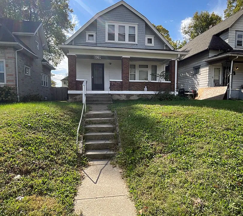 609 W 32nd St