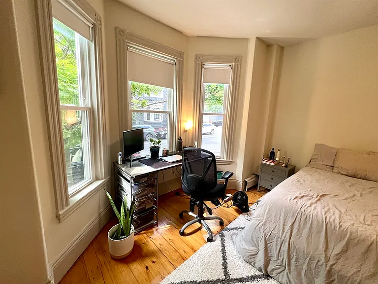 682 E 6th St #1 — Photo 4