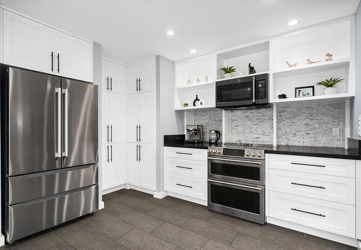 4 bed, 2900 sqft, $7,500 — Photo 1