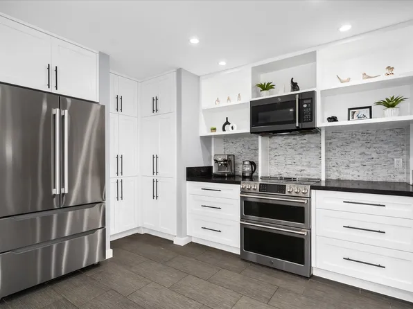 7438 Mokuhano Pl, Honolulu, HI 96825