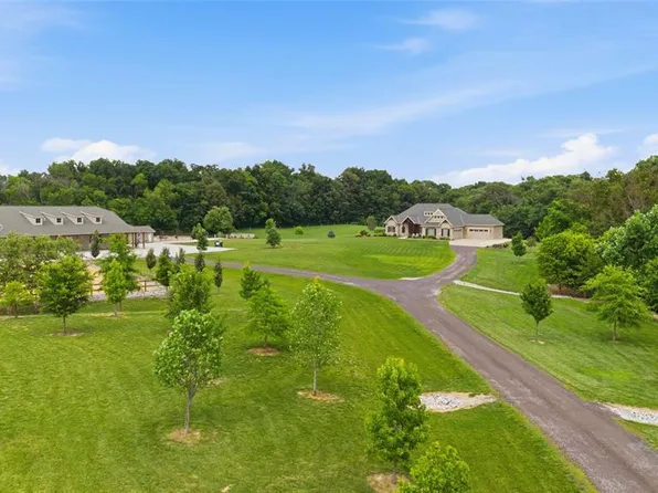 9420 Gilmore Lake Rd, Columbia, IL 62236