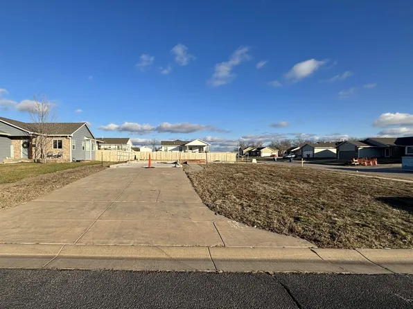 810 S Cherrywood Ct, Andover, KS 67002