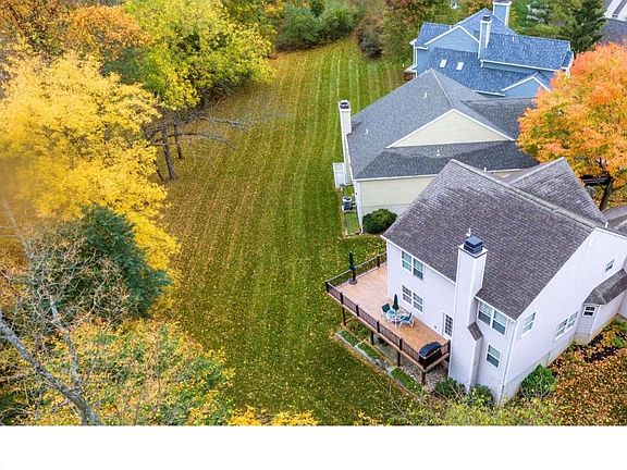 3rd image of 122 Marsh Creek Dr