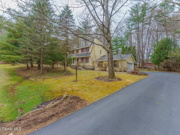6 Seneca Drive, Averill Park, NY 12018