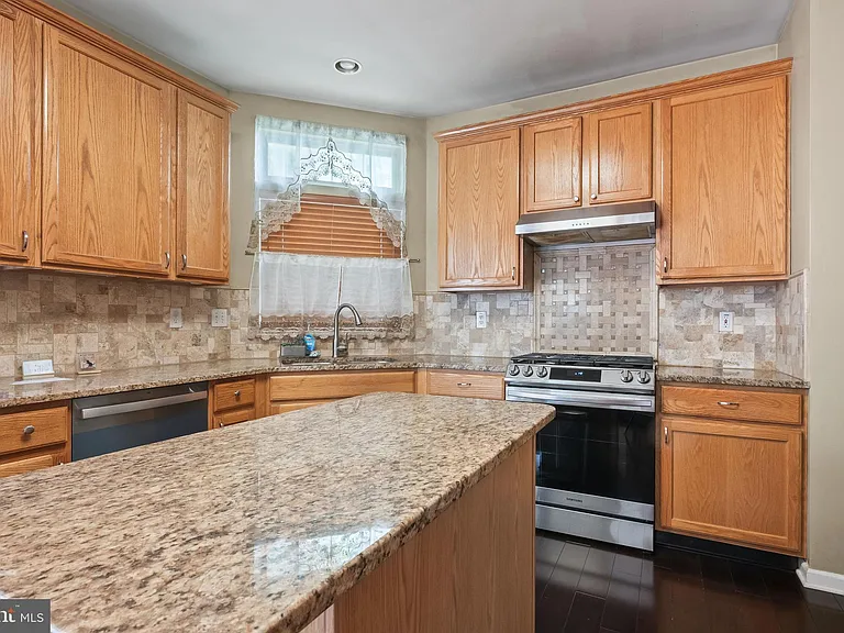 929 N York Dr — Photo 11