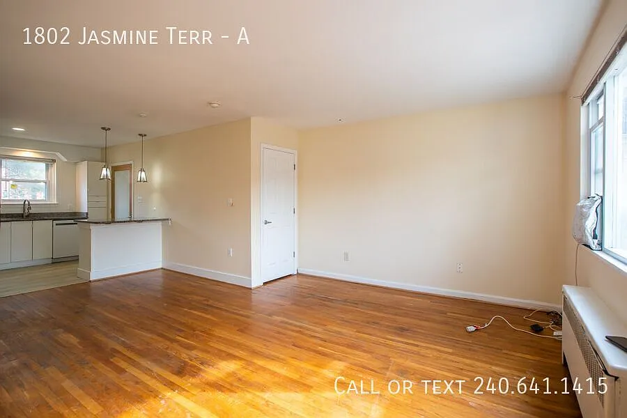 Lovely 2 Br/1.5 Ba Townhome In Hyattsville! All Utilities Included — Photo 2