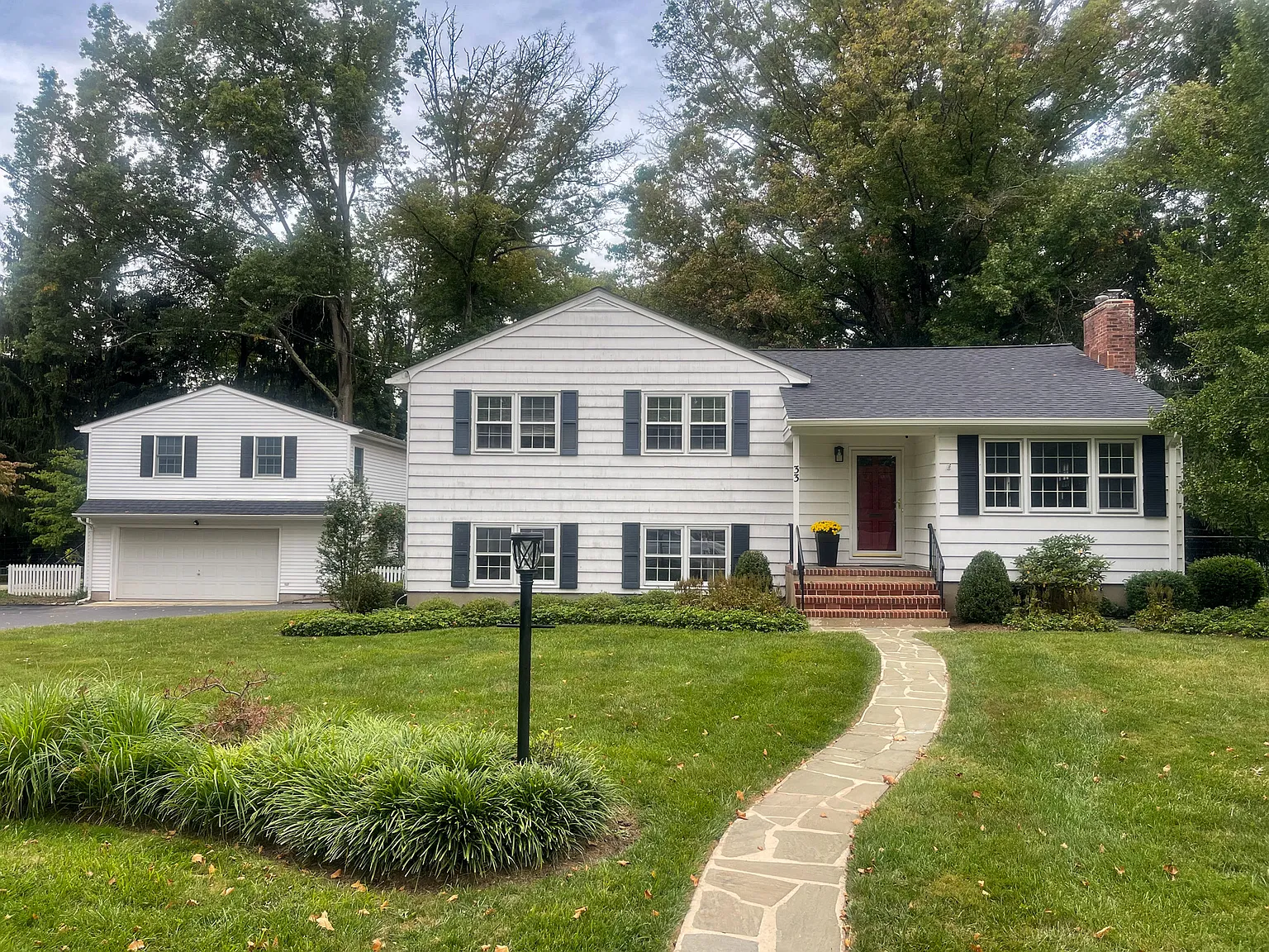 33 Green Ave photo 1
