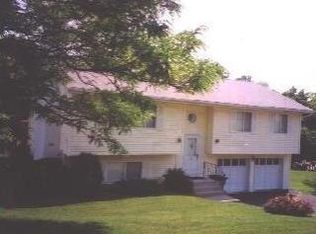 28 Kendell Dr, Wappingers Falls, NY 12590
