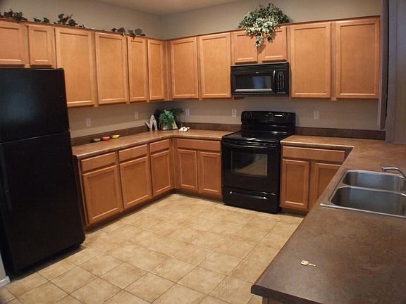 5th image of 1033 E Nickleback St