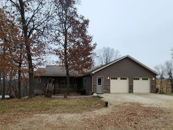 866 Cooks Rd, Waukon, IA 52172