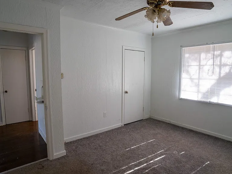 433 Lawrence Rd — Photo 5