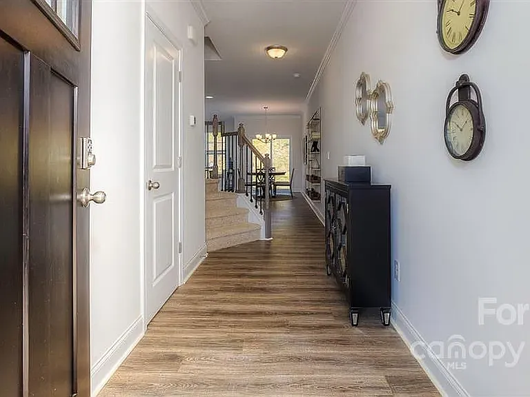 3 bed, 1699 sqft, $2,500 — Photo 3