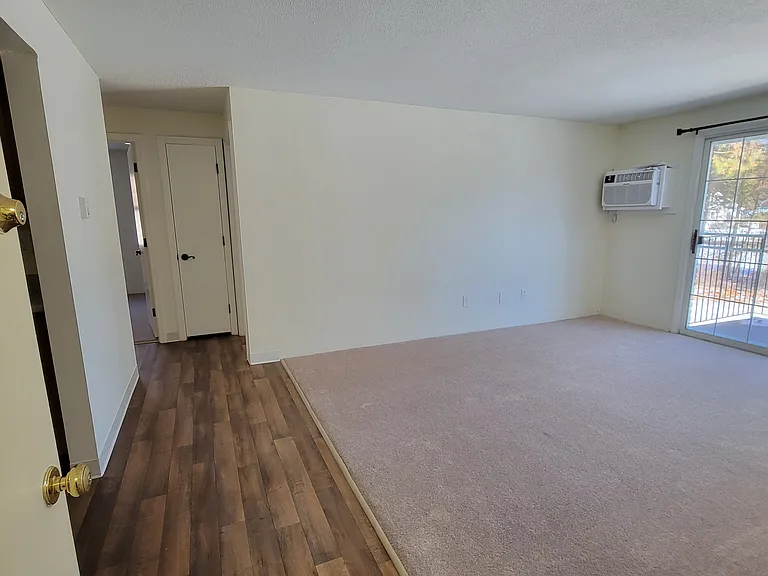 Remodeled 2-bed apartment