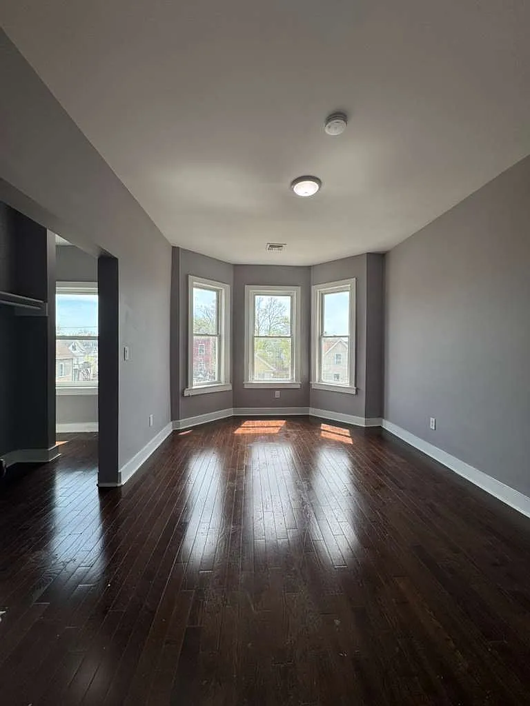 Building Photo - 215 Rosette St #3R