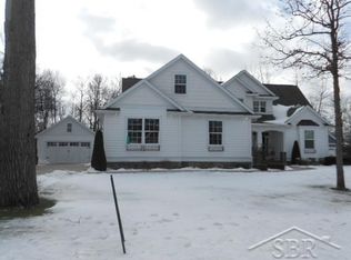 9853 Crystal Ln, Freeland, MI