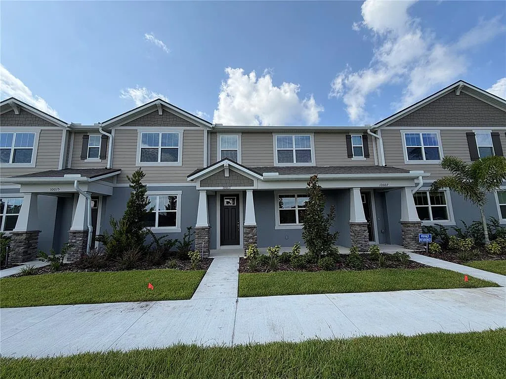 3 bed, 2.5 bath, 1476 sqft, $2,700 — Photo 2