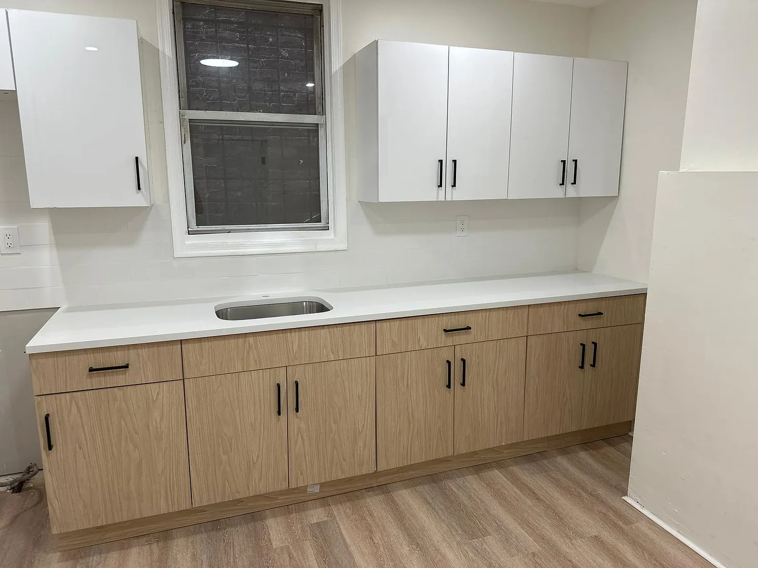 3 bed, 1000 sqft, $2,199 — Photo 2