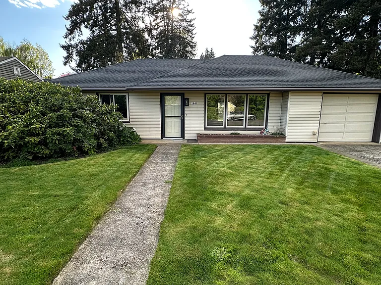 1941 NE Birch St — Photo 1