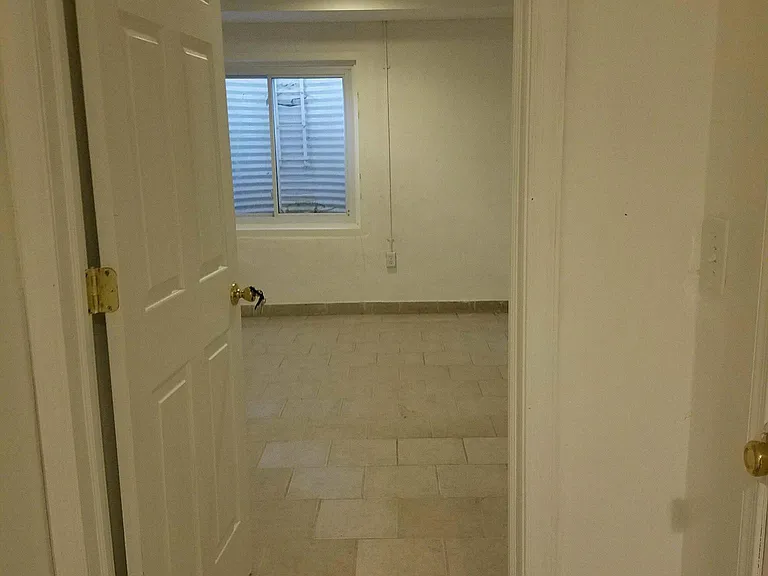 2813-15 W Queen Ln #1 — Photo 8