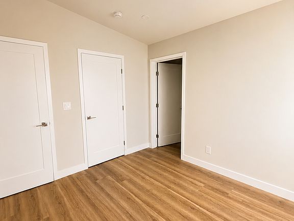 5th image of 5019 Elmwood Ave #5019