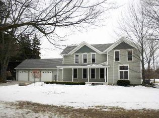 885 Taylor Rd, Brighton, MI 48114