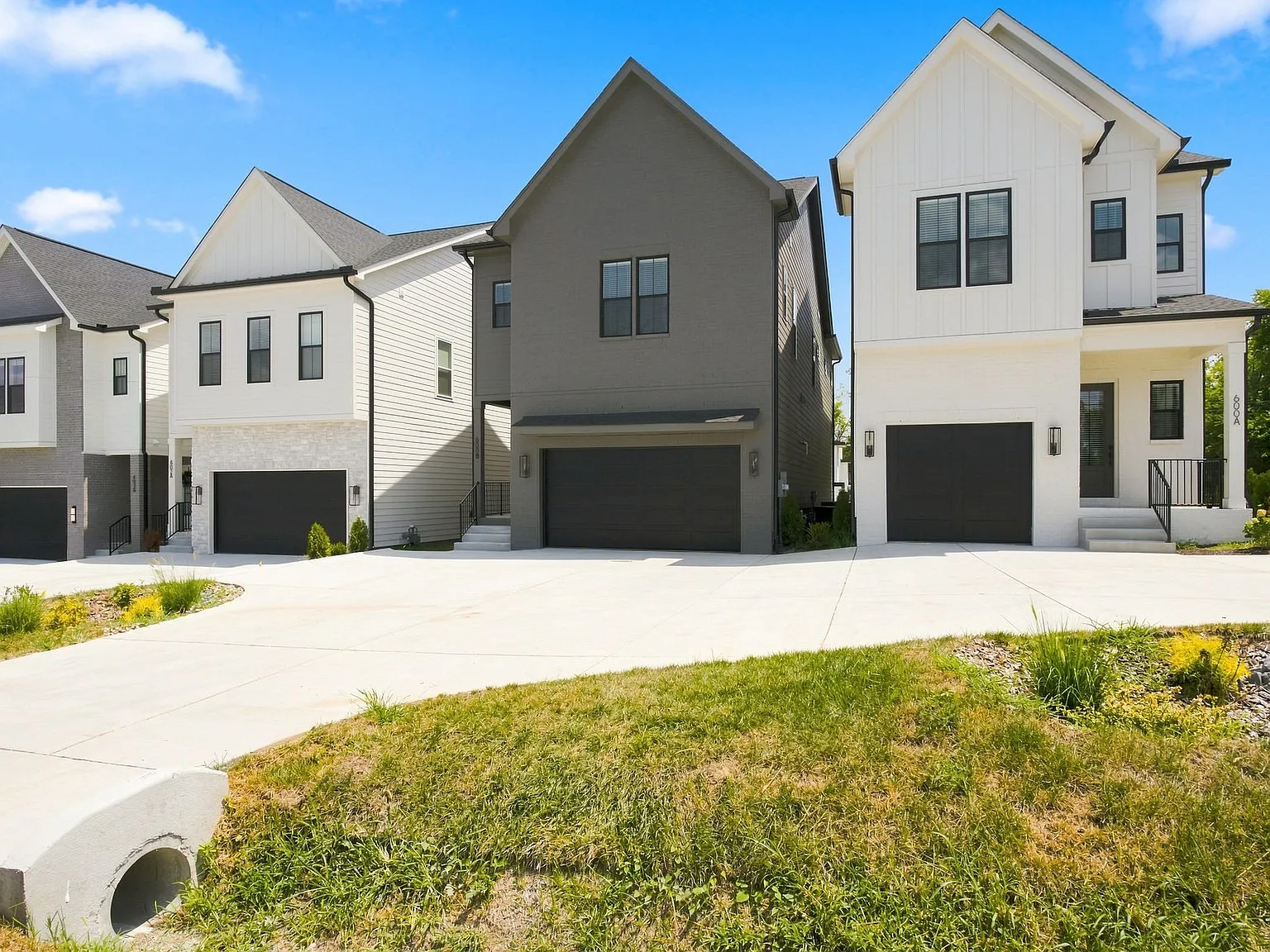 4 bed, 4.5 bath, 2406 sqft, $4,700 — Photo 3