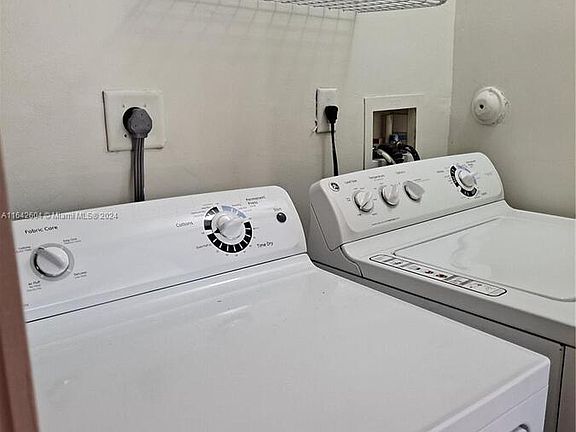 3rd image of 632 SW 107th Ave #606