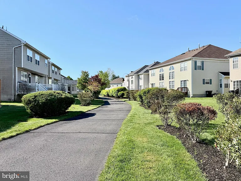 313 Fountayne Ln — Photo 48