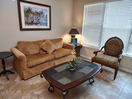 BP2C912-222-living-area