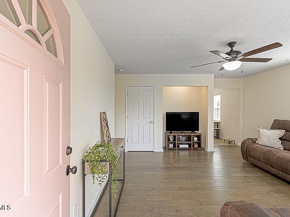 4th image of 2139 Bernhurst Dr