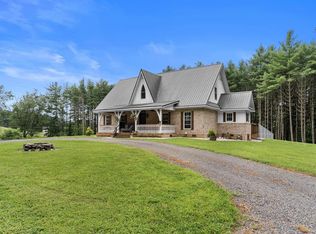392 Cavalier Dr, Hillsville, VA 24343