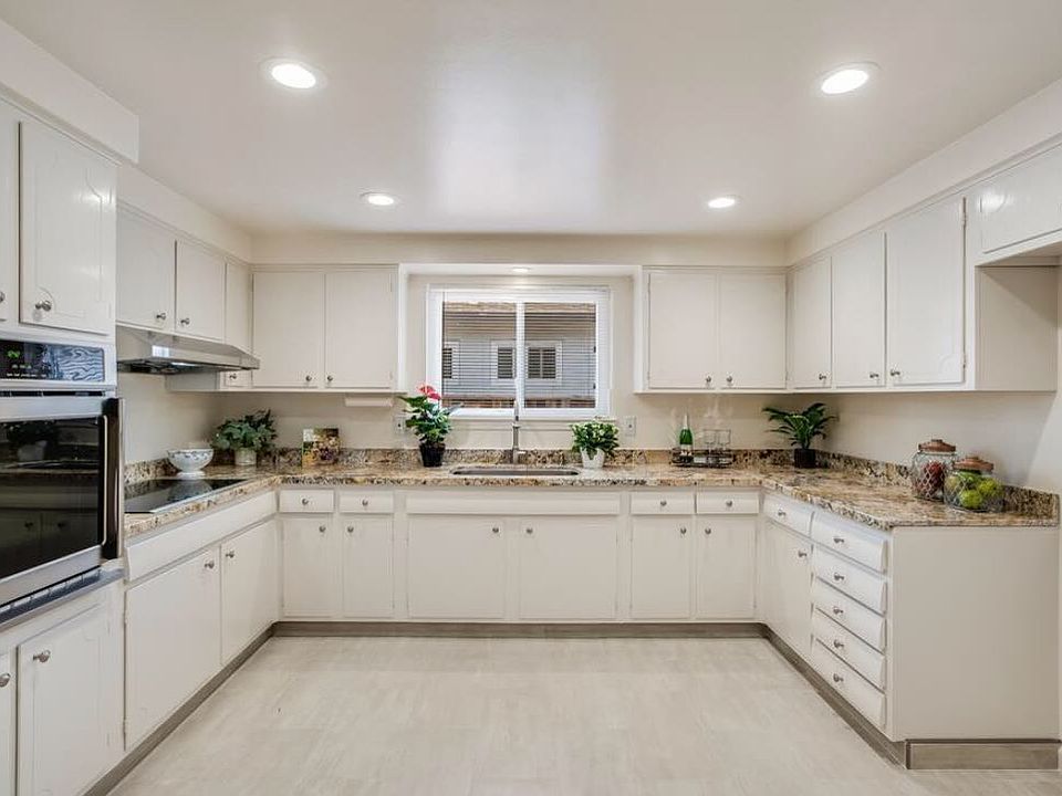 1st image of 888 Ironwood Dr