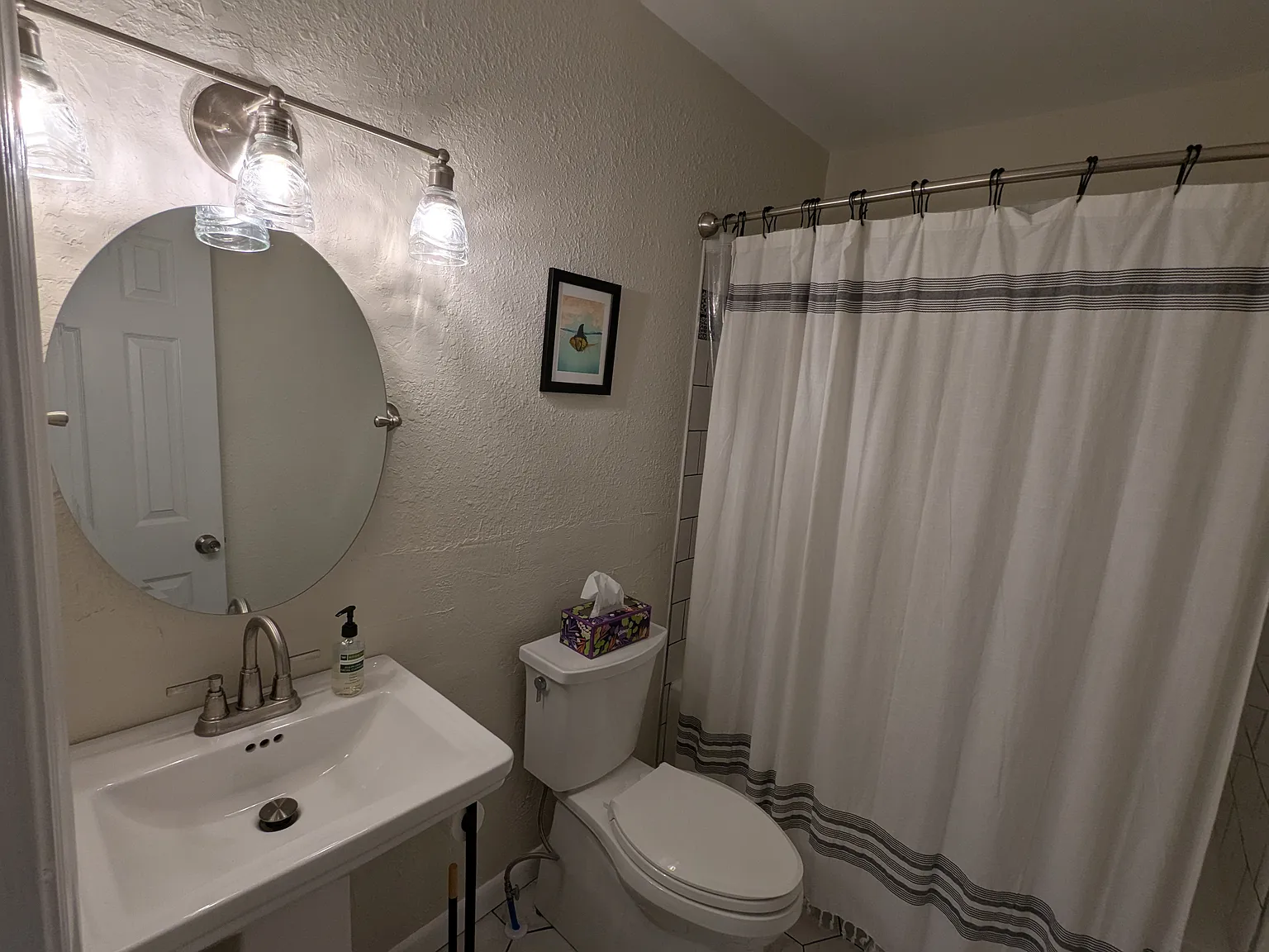 3 bed, 896 sqft, $2,000 — Photo 3